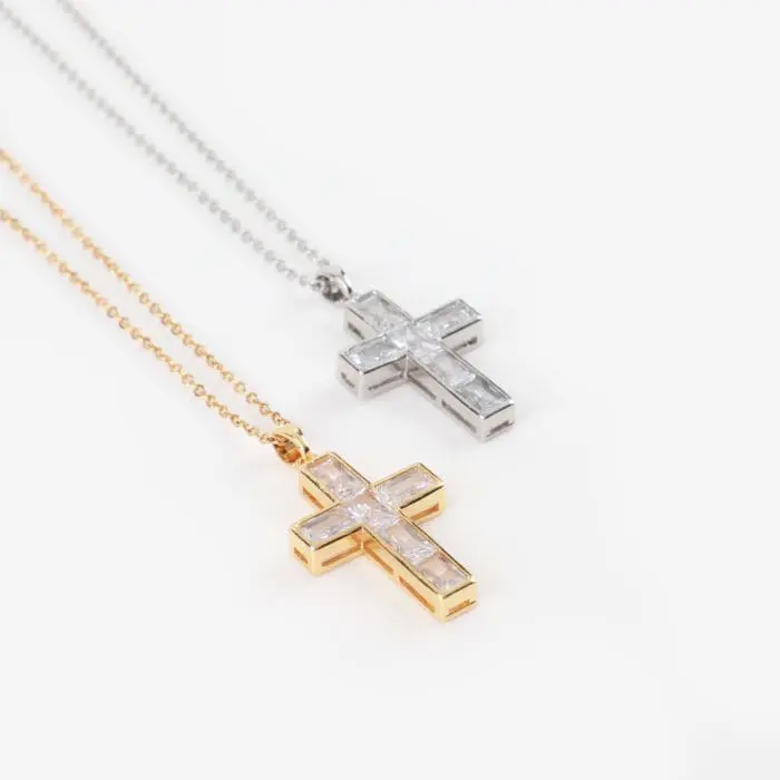Κολιέ σταυρός με πέτρες ζιργκόν Wilde Cross