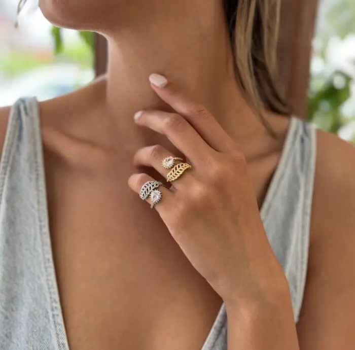 Γυναικείο δαχτυλίδι σε σχήμα φτερού με ζιργκόν Ingrid