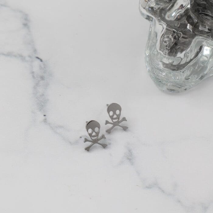 Σκουλαρίκια καρφωτά με νεκροκεφαλή Mar & Mar Skull από ανοξείδωτο ατσάλι
